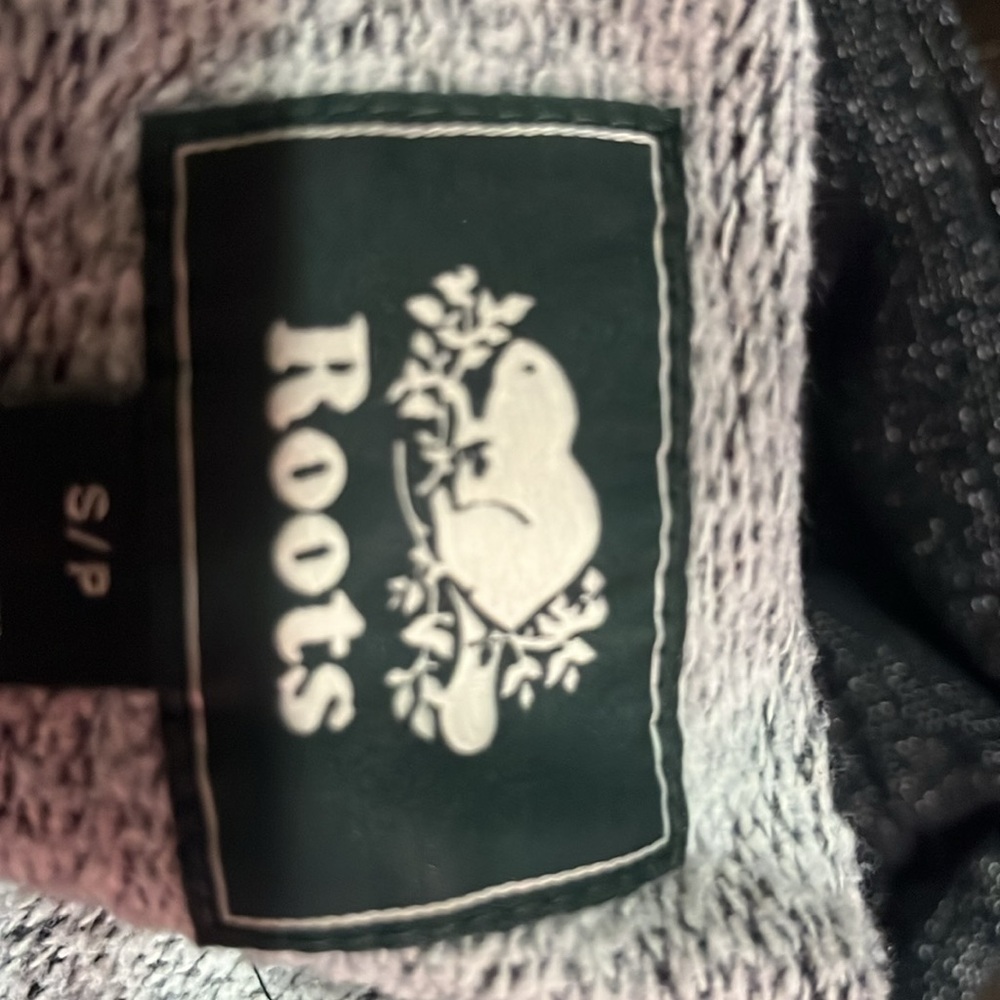 Roots hoodie, black (pepper style), size small, barely worn. - Picture 4 of 8